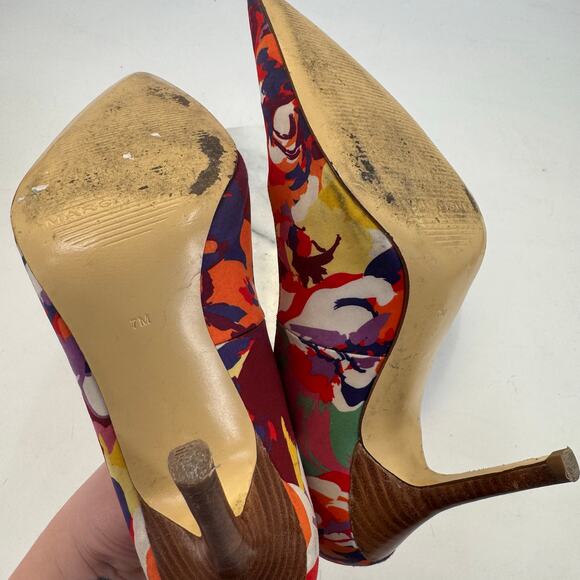 Marc Fisher red patterned pointed toe heels - Picture 4 of 7